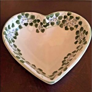 Signed Handcrafted Green Ivy Mesa Int’l Heart Dish